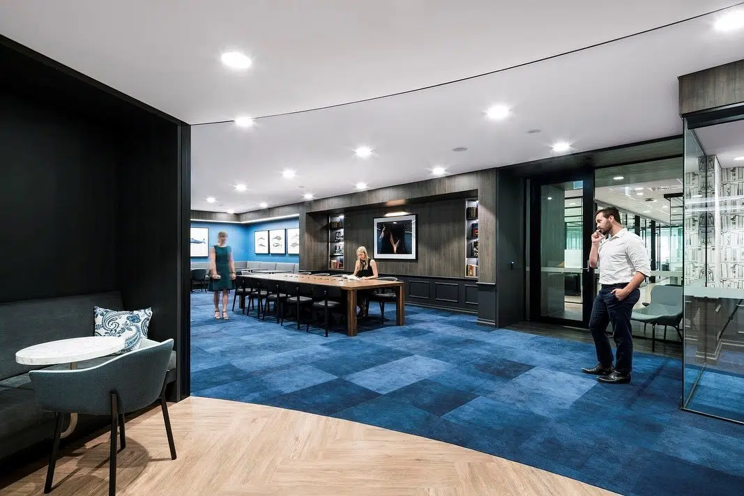 carpete azul da Shaw Contract