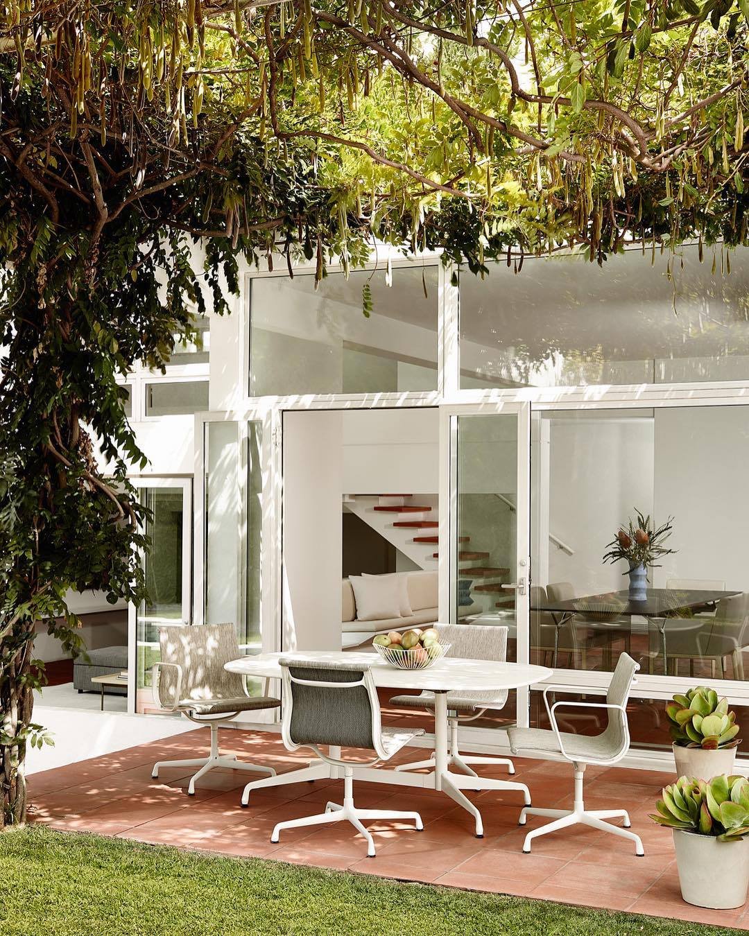 cadeira Eames Aluminum Group