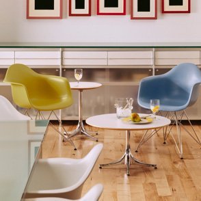 Cadeira Eames Molded Plastic
